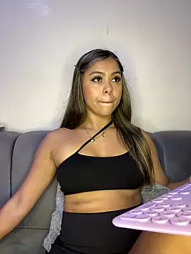 tuckersabrina online show from 10, 12, 2024