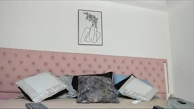 CarolinaGlamour online show from 4, 3, 2026