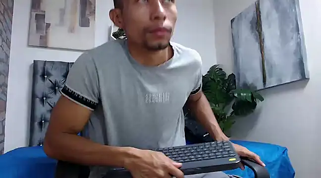 Snapshot of richar_voller chatting on 11, 12, 2024 richar voller online show from 11, 12, 2024