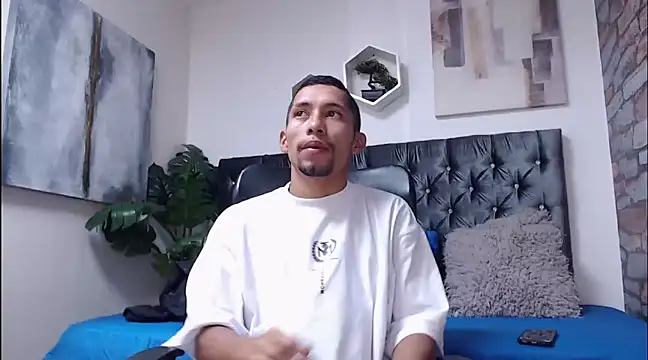 Snapshot of richar_voller chatting on 8, 1, 2025 richar voller online show from 8, 1, 2025
