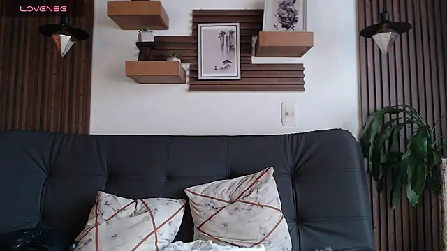 Layla 707 online show from 6, 2, 2026