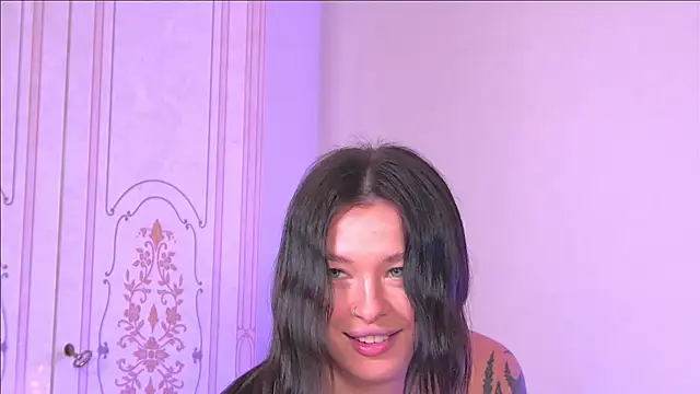 AlexandraBloom online show from 8, 1, 2025