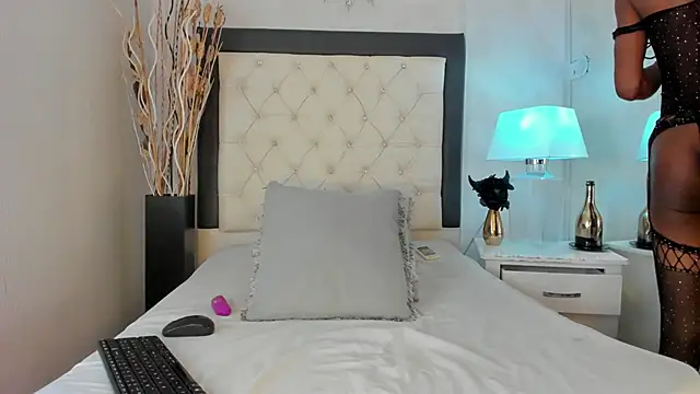 GaleHodge online show from 28, 10, 2025