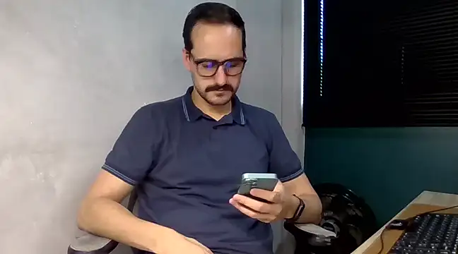 Snapshot of Superdad chatting on 9, 12, 2024 Superdad online show from 9, 12, 2024