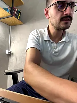 Snapshot of Superdad chatting on 12, 9, 2025 Superdad online show from 12, 9, 2025