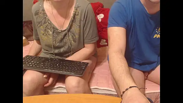 Snapshot of sweetcouplesweets chatting on 19, 3, 2025 sweetcouplesweets online show from 19, 3, 2025