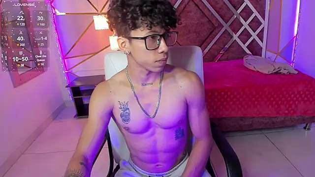 Snapshot of AkazaBoy_ chatting on 1, 2, 2025 AkazaBoy online show from 1, 2, 2025