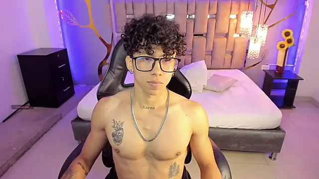 Snapshot of AkazaBoy_ chatting on 2, 3, 2025 AkazaBoy online show from 2, 3, 2025