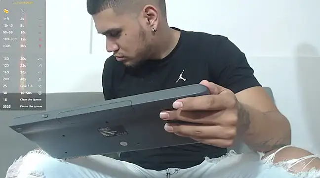 Aaron Hunter  online show from 17, 12, 2024