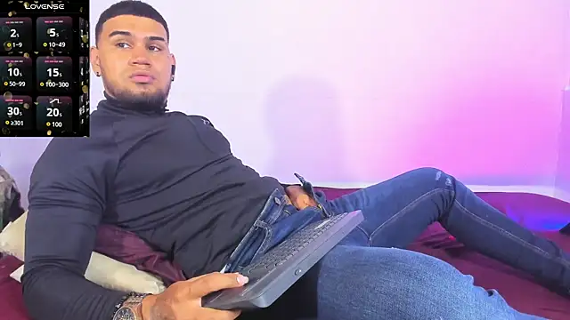 Aaron Hunter  online show from 3, 11, 2025