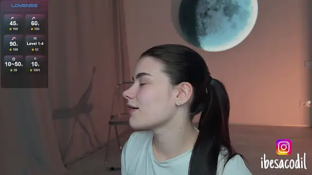 Snapshot of adriana_allien chatting on 8, 5, 2026 adriana allien online show from 8, 5, 2026