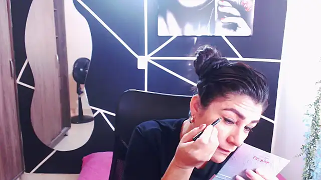 LUCY LI online show from 16, 1, 2025