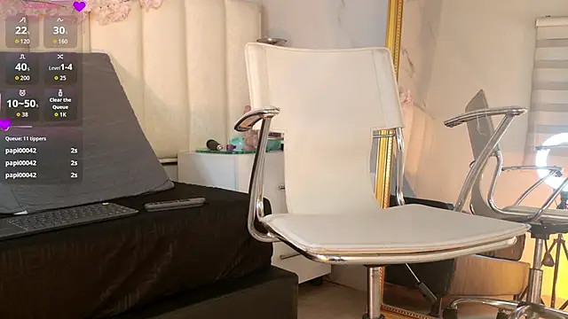 Snapshot of Mackenize chatting on 9, 9, 2025 Mackenize online show from 9, 9, 2025