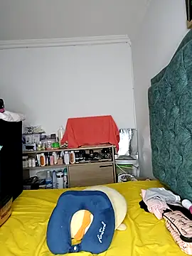 KimPielCanela online show from 1, 3, 2025