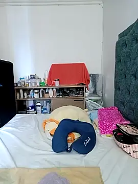 KimPielCanela online show from 10, 3, 2025