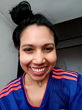 KimPielCanela online show from 1, 10, 2025