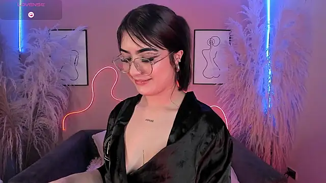 Megan mooree  online show from 29, 12, 2024