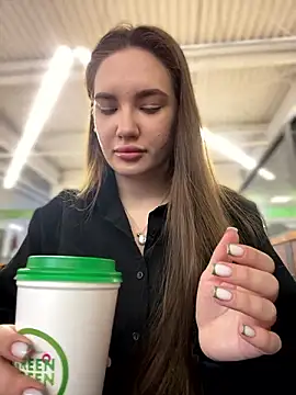 Holly Molii online show from 6, 12, 2024