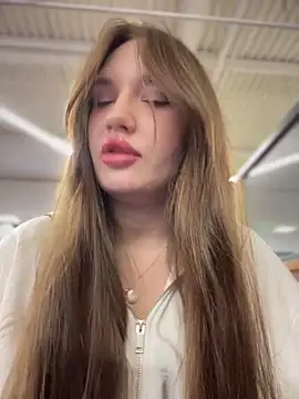 Holly Molii online show from 19, 3, 2025