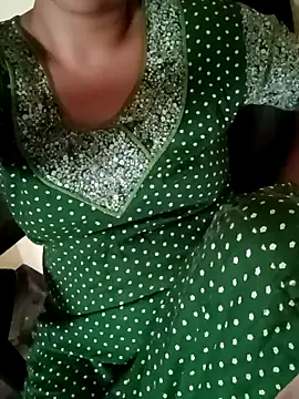 Snapshot of yourtamilcouple chatting on 6, 2, 2025 yourtamilcouple online show from 6, 2, 2025