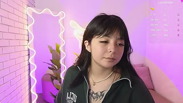 Snapshot of hina_tay chatting on 13, 12, 2024 hina tay online show from 13, 12, 2024