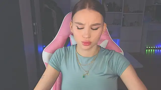 Snapshot of doll_barbieee chatting on 23, 6, 2026 doll barbieee online show from 23, 6, 2026