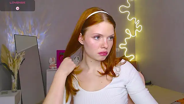 Red  Candy online show from 6, 3, 2025