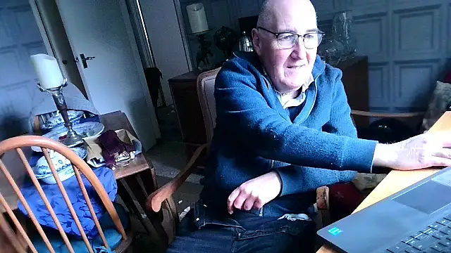Snapshot of Adamdaddybear chatting on 10, 2, 2025 Adamdaddybear online show from 10, 2, 2025