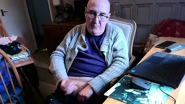 Snapshot of Adamdaddybear chatting on 19, 2, 2025 Adamdaddybear online show from 19, 2, 2025