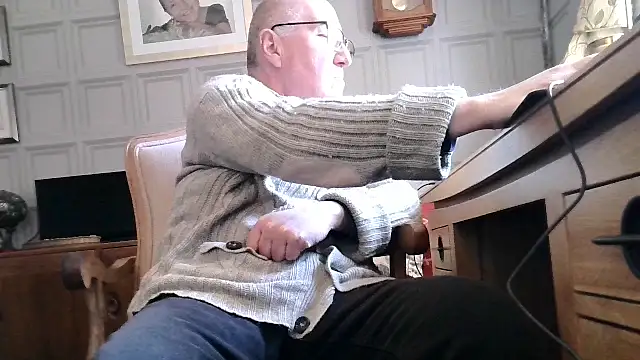 Snapshot of Adamdaddybear chatting on 1, 3, 2025 Adamdaddybear online show from 1, 3, 2025