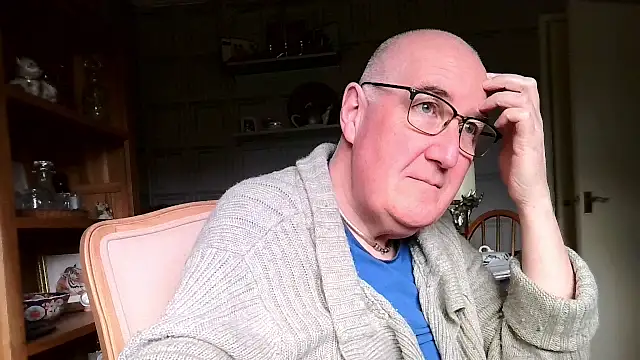 Snapshot of Adamdaddybear chatting on 8, 3, 2025 Adamdaddybear online show from 8, 3, 2025