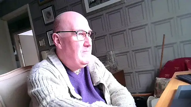 Snapshot of Adamdaddybear chatting on 11, 3, 2025 Adamdaddybear online show from 11, 3, 2025