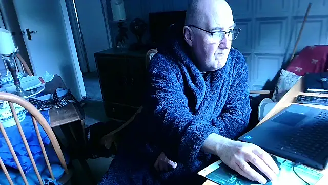 Snapshot of Adamdaddybear chatting on 12, 3, 2025 Adamdaddybear online show from 12, 3, 2025