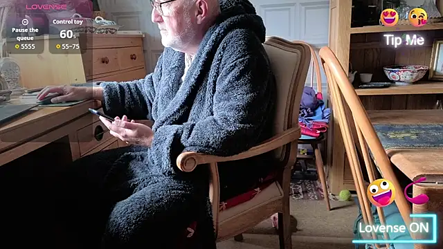 Snapshot of Adamdaddybear chatting on 24, 9, 2025 Adamdaddybear online show from 24, 9, 2025
