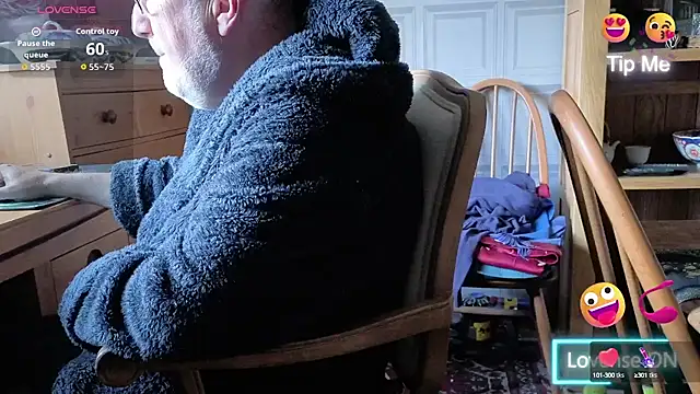 Snapshot of Adamdaddybear chatting on 25, 9, 2025 Adamdaddybear online show from 25, 9, 2025