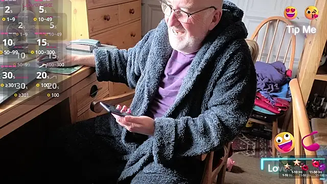 Snapshot of Adamdaddybear chatting on 27, 9, 2025 Adamdaddybear online show from 27, 9, 2025