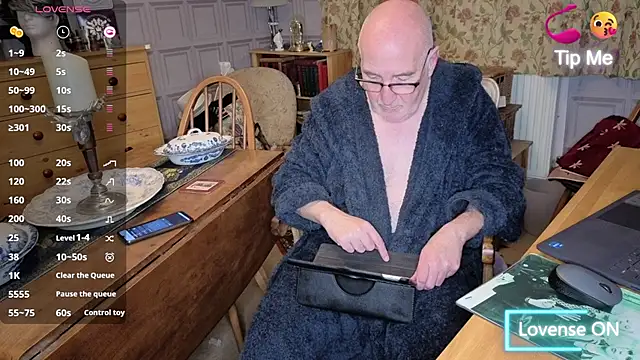 Adamdaddybear online show from 1, 11, 2025