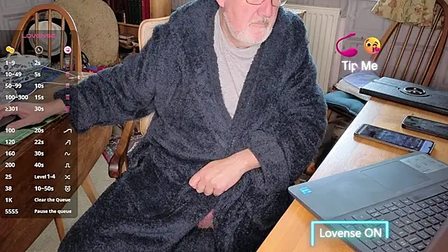 Adamdaddybear online show from 16, 11, 2025