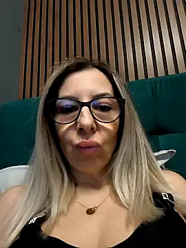Snapshot of SukyGirl chatting on 3, 1, 2025 SukyGirl online show from 3, 1, 2025