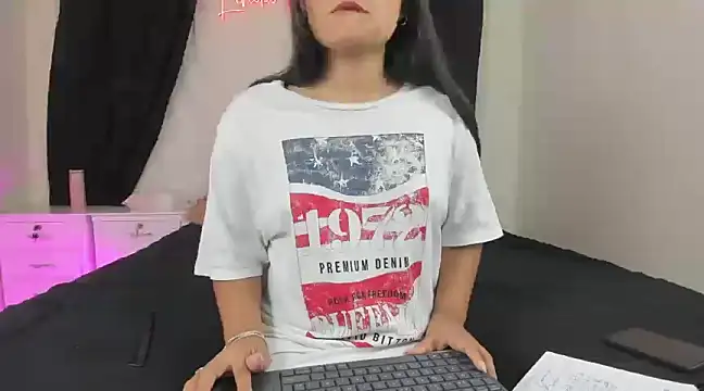 lindacastro02 online show from 27, 2, 2025