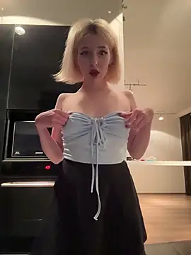 Snapshot of XMelissaX chatting on 17, 5, 2026 XMelissaX online show from 17, 5, 2026