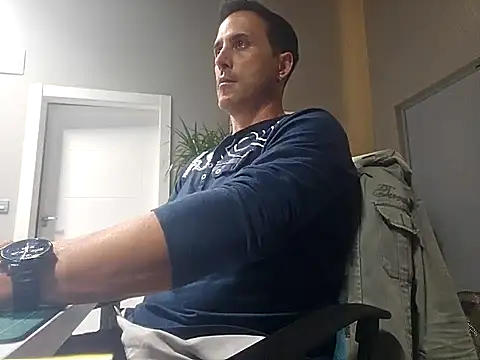 Snapshot of Lucas___81 chatting on 27, 10, 2025 Lucas   81 online show from 27, 10, 2025