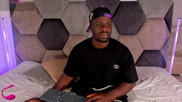 Latrellx7 online show from 11, 2, 2026