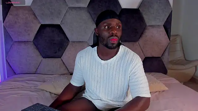 Latrellx7 online show from 19, 4, 2026