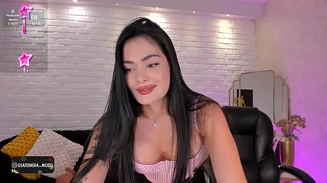 Snapshot of GiaFerrara chatting on 16, 10, 2025 GiaFerrara online show from 16, 10, 2025