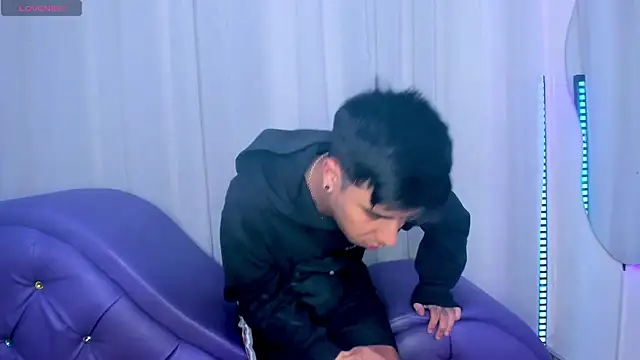 Yourslust  online show from 9, 11, 2025