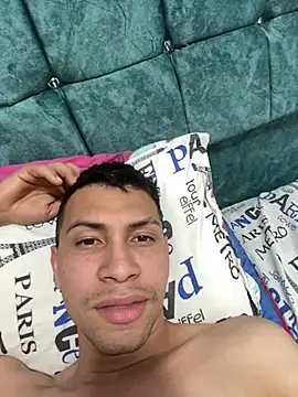 Snapshot of muchaelw3st4r8fuiz chatting on 5, 1, 2025 muchaelw3st4r8fuiz online show from 5, 1, 2025