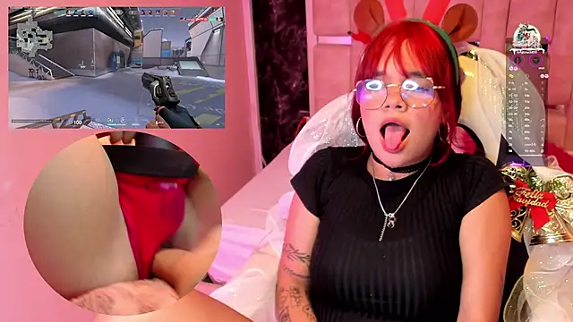 Snapshot of PetiteSalome chatting on 23, 12, 2024 PetiteSalome online show from 23, 12, 2024