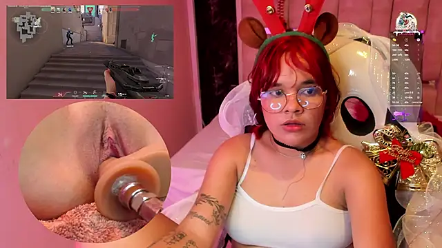 Snapshot of PetiteSalome chatting on 23, 12, 2024 PetiteSalome online show from 23, 12, 2024