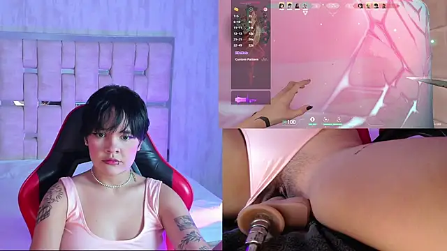 Snapshot of PetiteSalome chatting on 9, 10, 2025 PetiteSalome online show from 9, 10, 2025